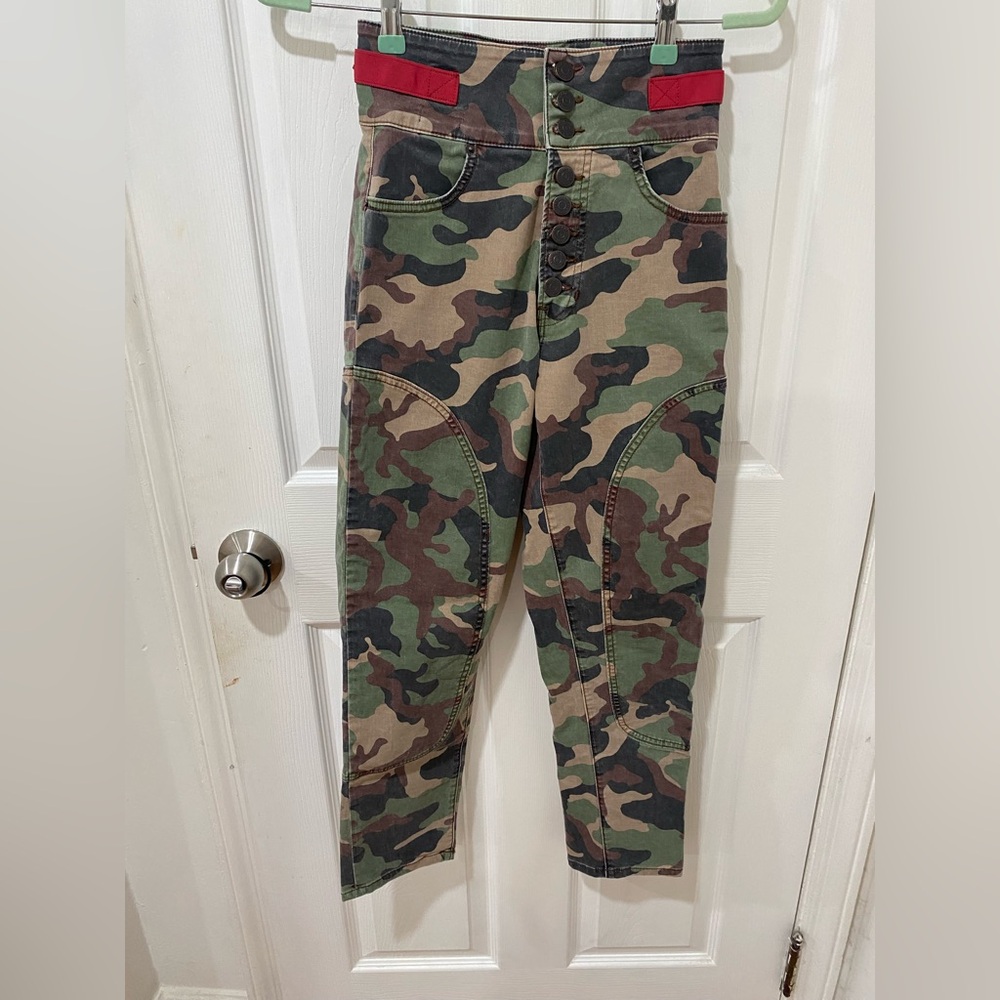 Veronica Beard- camouflage/fitted Pants